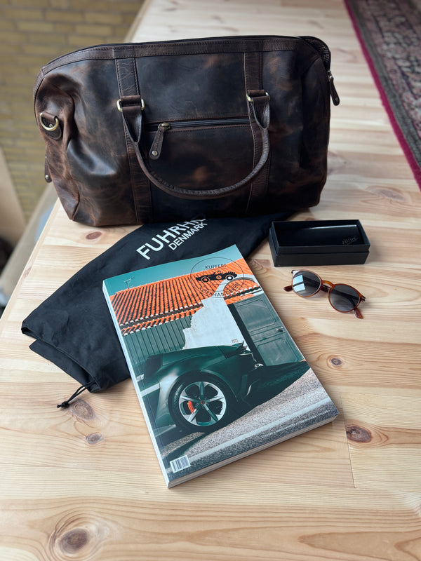 SOMMERPAKKE: Årbog vol. 5, Weekendtaske & Persol solbriller